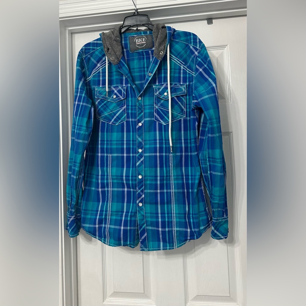 BKE Hoodie Mens Plaid Cotton Pearl Snap Tailored Fit shirt is a size Medium.